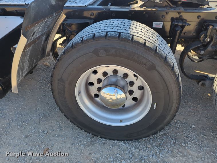 image for item OL9143 2019 Kenworth T680  semi truck