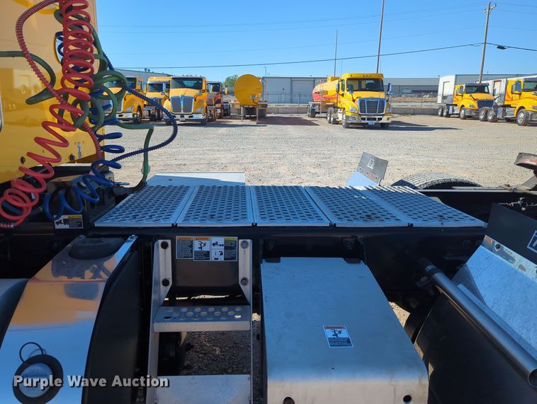 image for item OL9144 2019 Kenworth T680  semi truck