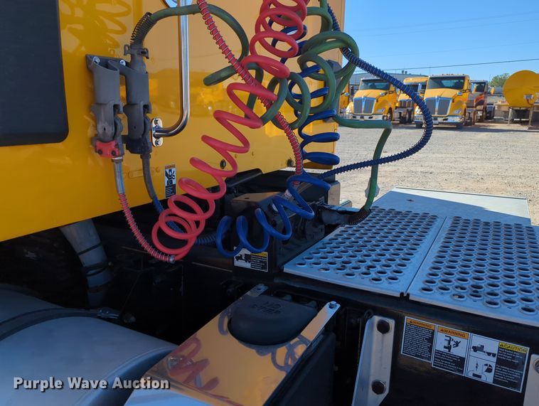 image for item OL9144 2019 Kenworth T680  semi truck