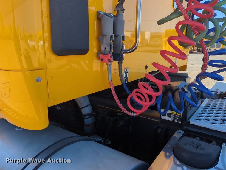 image for item OL9144 2019 Kenworth T680  semi truck