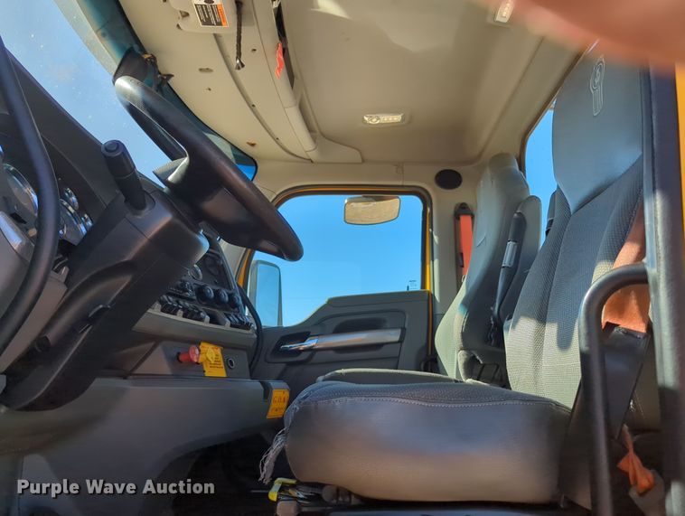 image for item OL9144 2019 Kenworth T680  semi truck