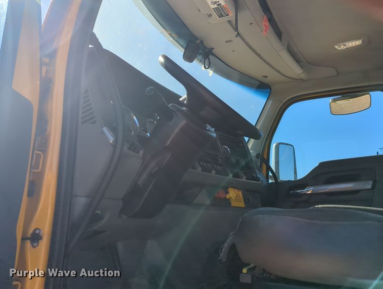 image for item OL9144 2019 Kenworth T680  semi truck