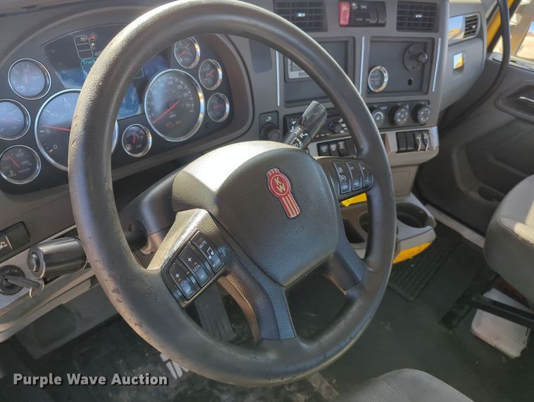 image for item OL9144 2019 Kenworth T680  semi truck