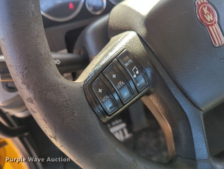 image for item OL9144 2019 Kenworth T680  semi truck