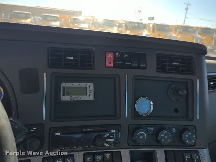 image for item OL9144 2019 Kenworth T680  semi truck