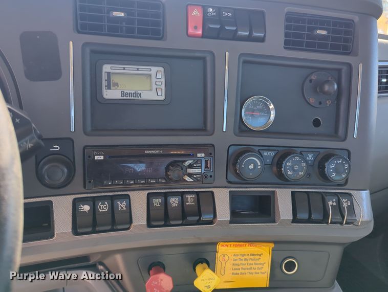 image for item OL9144 2019 Kenworth T680  semi truck