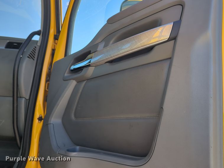 image for item OL9144 2019 Kenworth T680  semi truck