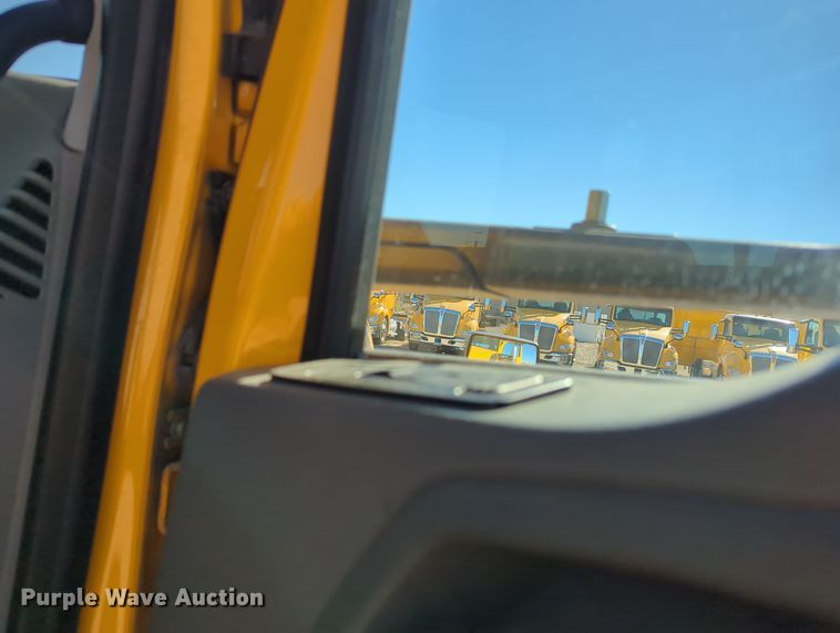 image for item OL9144 2019 Kenworth T680  semi truck