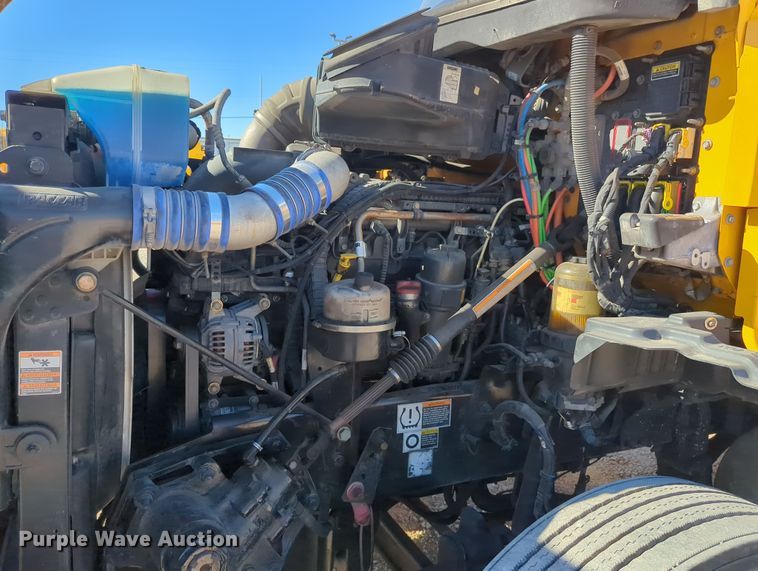 image for item OL9144 2019 Kenworth T680  semi truck