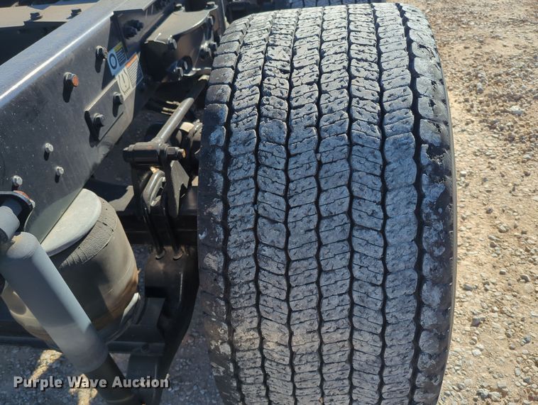 image for item OL9144 2019 Kenworth T680  semi truck