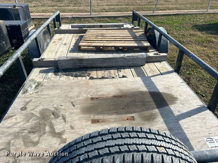 image for item DN0555 2016 Diamond C  utility trailer