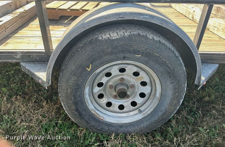 image for item DN0555 2016 Diamond C  utility trailer