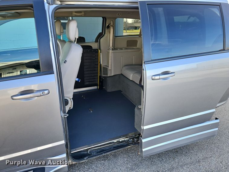 image for item DN7164 2018 Dodge Grand Caravan  handicap accessible van
