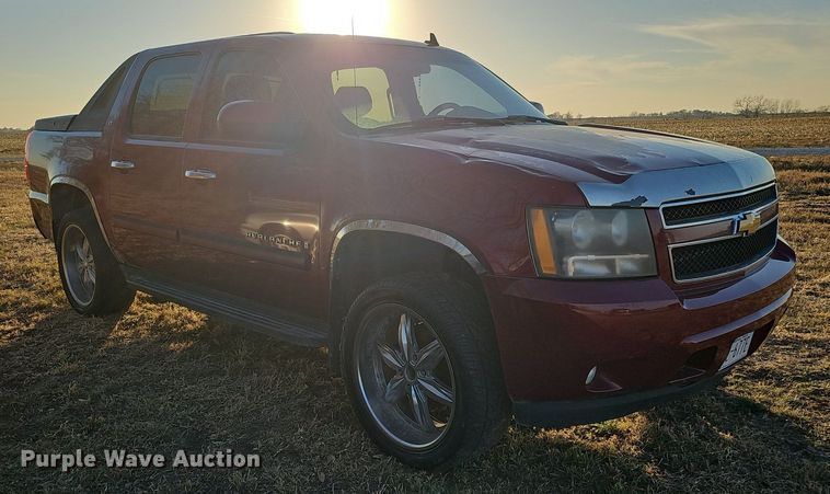 image for item DQ8556 2007 Chevrolet Avalanche  Crew Cab pickup truck