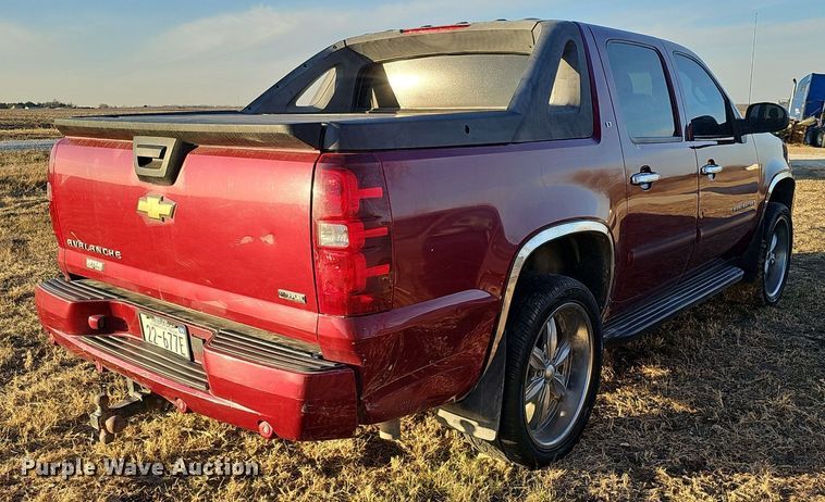 image for item DQ8556 2007 Chevrolet Avalanche  Crew Cab pickup truck