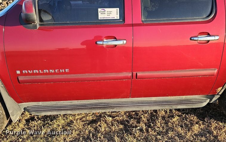 image for item DQ8556 2007 Chevrolet Avalanche  Crew Cab pickup truck