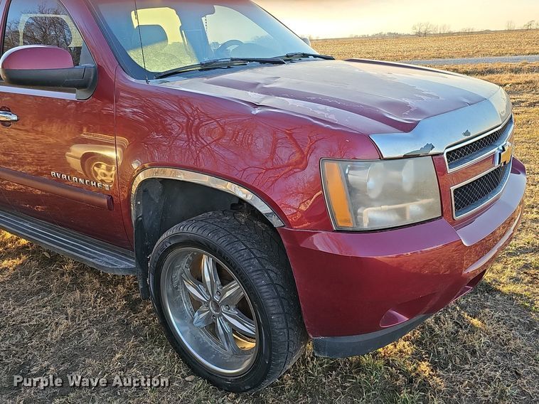 image for item DQ8556 2007 Chevrolet Avalanche  Crew Cab pickup truck