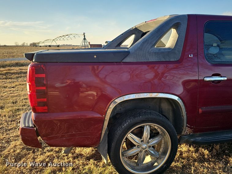 image for item DQ8556 2007 Chevrolet Avalanche  Crew Cab pickup truck