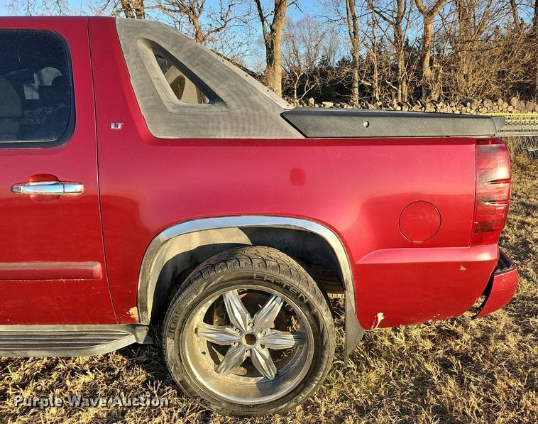 image for item DQ8556 2007 Chevrolet Avalanche  Crew Cab pickup truck