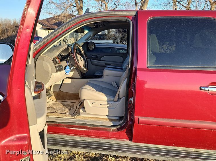 image for item DQ8556 2007 Chevrolet Avalanche  Crew Cab pickup truck