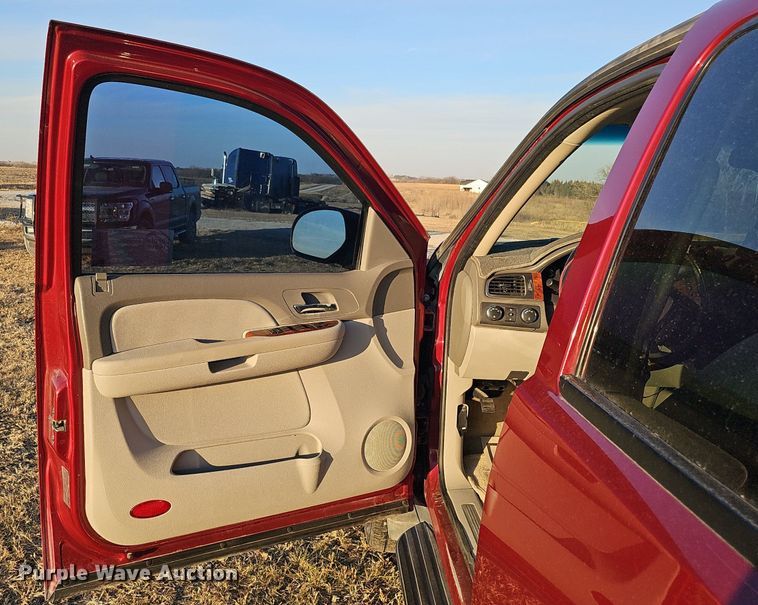 image for item DQ8556 2007 Chevrolet Avalanche  Crew Cab pickup truck