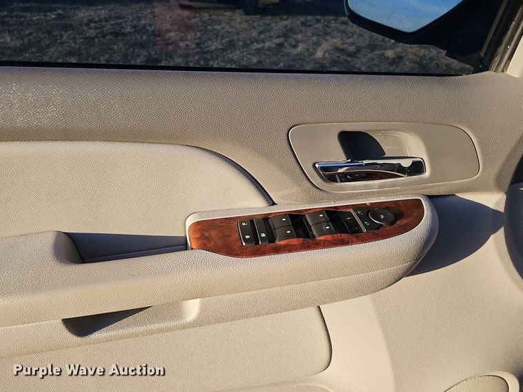 image for item DQ8556 2007 Chevrolet Avalanche  Crew Cab pickup truck