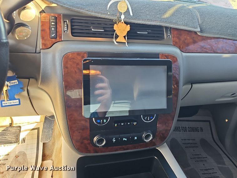 image for item DQ8556 2007 Chevrolet Avalanche  Crew Cab pickup truck