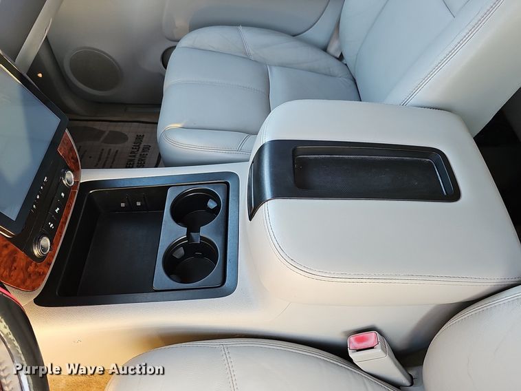 image for item DQ8556 2007 Chevrolet Avalanche  Crew Cab pickup truck