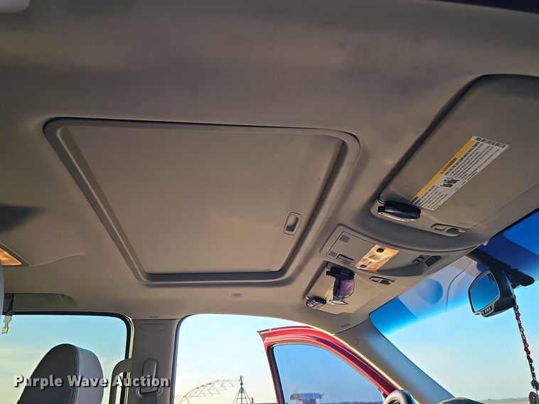 image for item DQ8556 2007 Chevrolet Avalanche  Crew Cab pickup truck