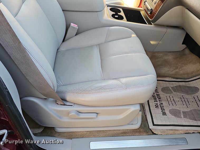 image for item DQ8556 2007 Chevrolet Avalanche  Crew Cab pickup truck