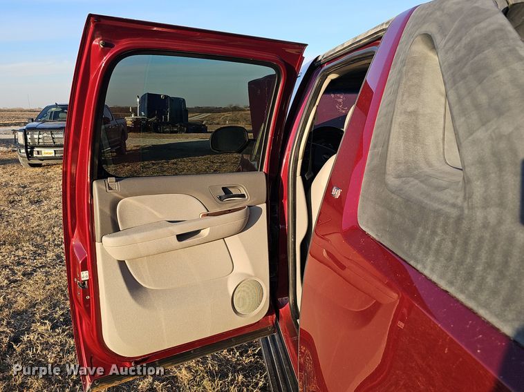 image for item DQ8556 2007 Chevrolet Avalanche  Crew Cab pickup truck