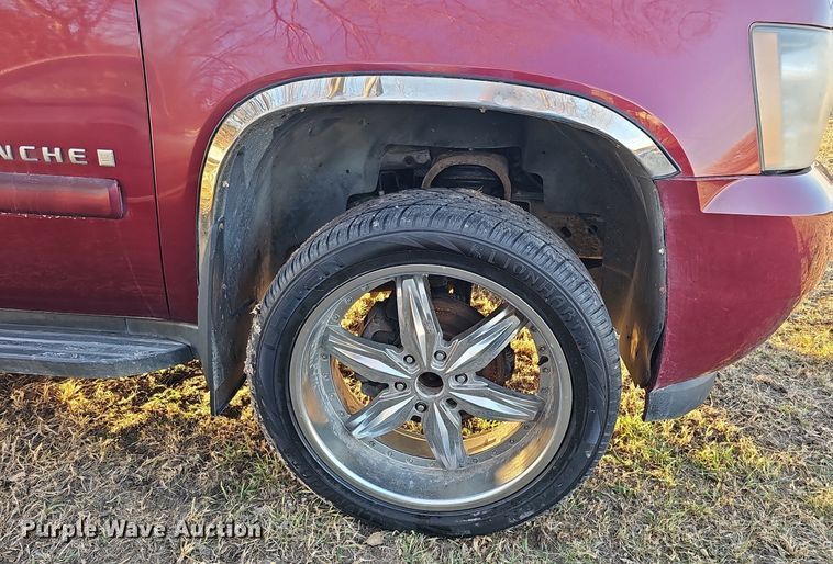 image for item DQ8556 2007 Chevrolet Avalanche  Crew Cab pickup truck