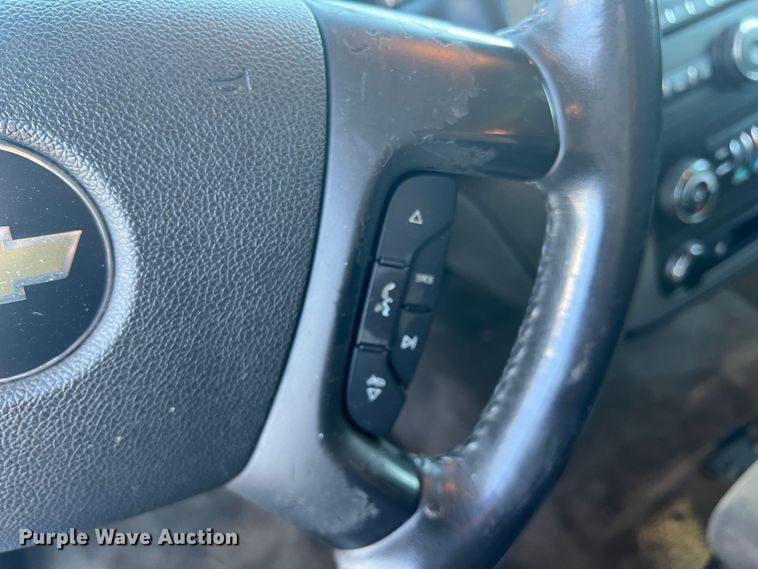 image for item DS2475 2009 Chevrolet Suburban 2500  SUV