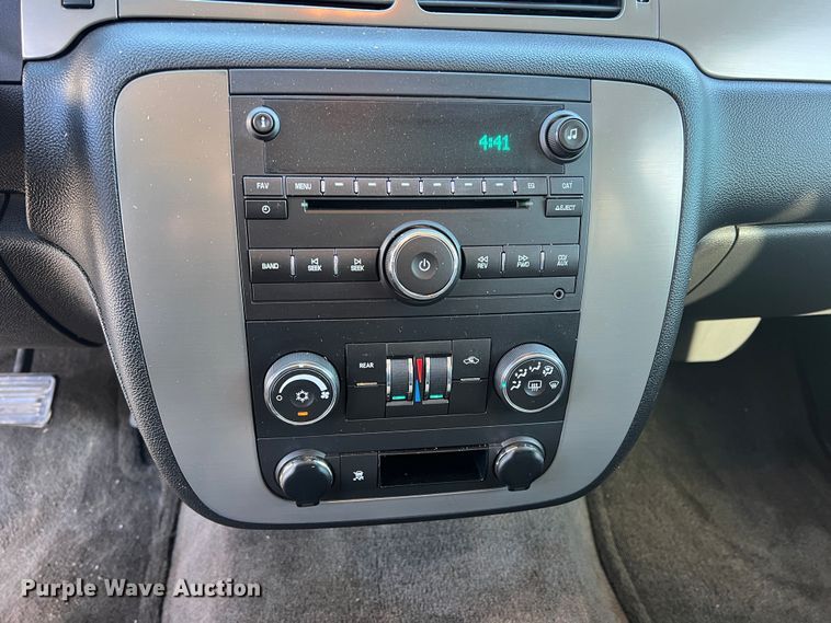 image for item DS2475 2009 Chevrolet Suburban 2500  SUV