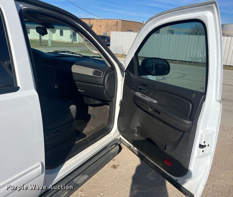 image for item DS2475 2009 Chevrolet Suburban 2500  SUV
