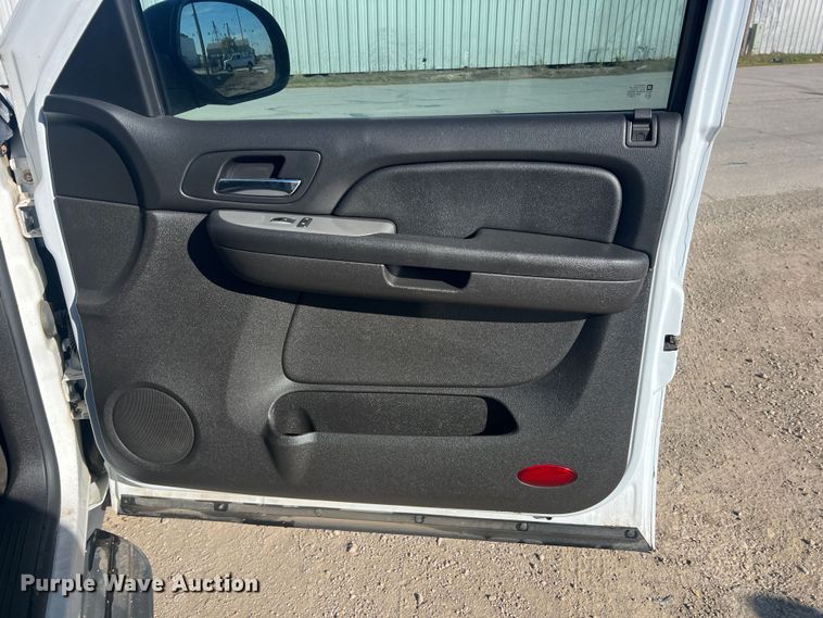 image for item DS2475 2009 Chevrolet Suburban 2500  SUV