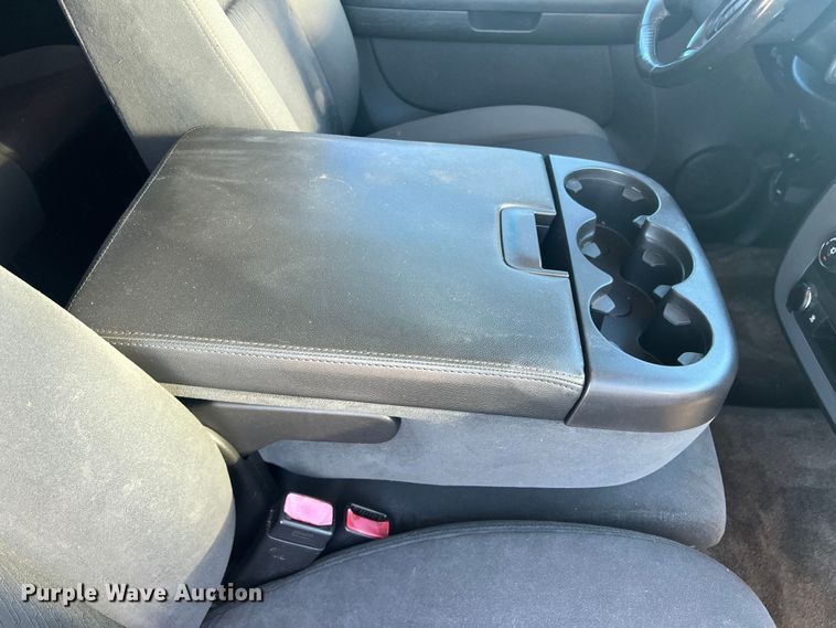 image for item DS2475 2009 Chevrolet Suburban 2500  SUV