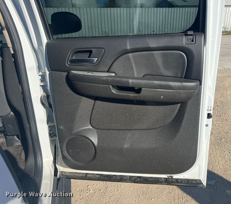 image for item DS2475 2009 Chevrolet Suburban 2500  SUV