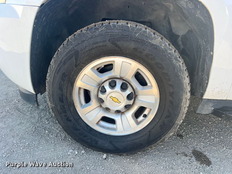 image for item DS2475 2009 Chevrolet Suburban 2500  SUV