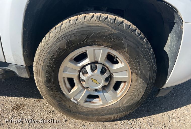 image for item DS2475 2009 Chevrolet Suburban 2500  SUV