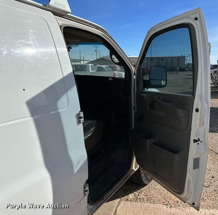 image for item IB9264 2013 Chevrolet Express 2500  van