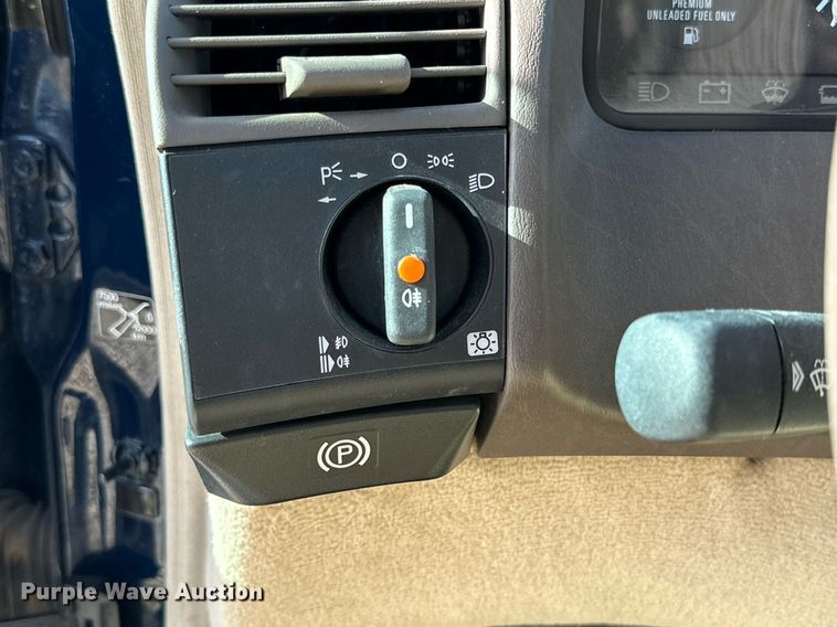 image for item IB9266 1996 Mercedes SL320