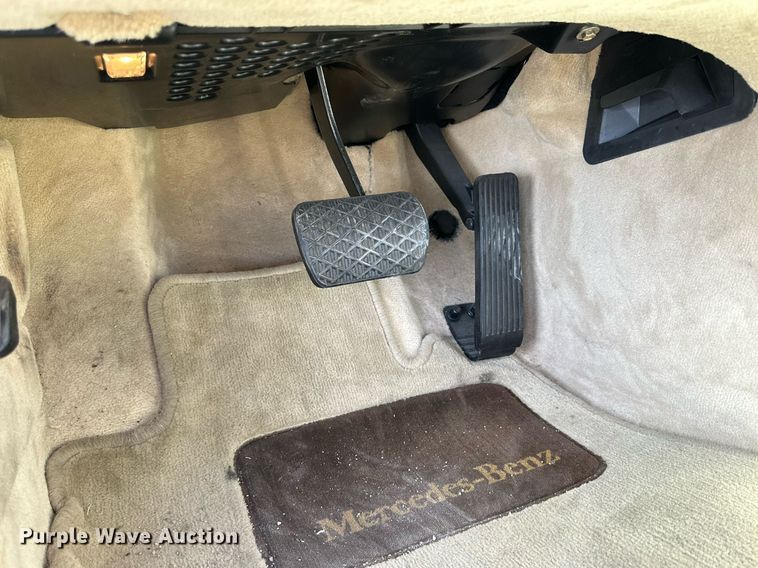 image for item IB9266 1996 Mercedes SL320