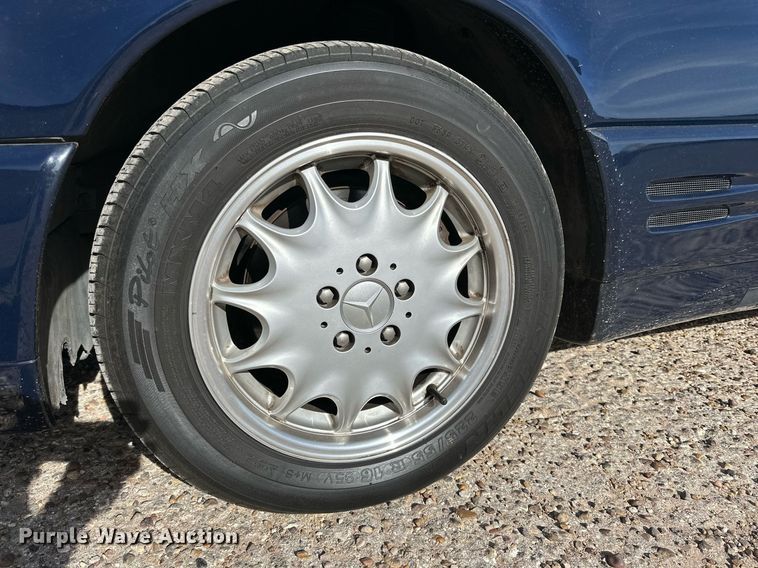 image for item IB9266 1996 Mercedes SL320