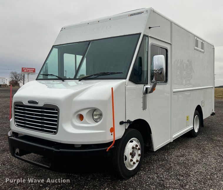 image for item KH9687 2017 Freightliner  MT45 refrigerated delivery truck 