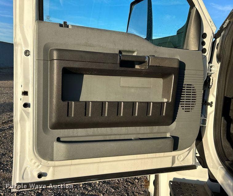 image for item KH9691 2016 Ford F650  box truck