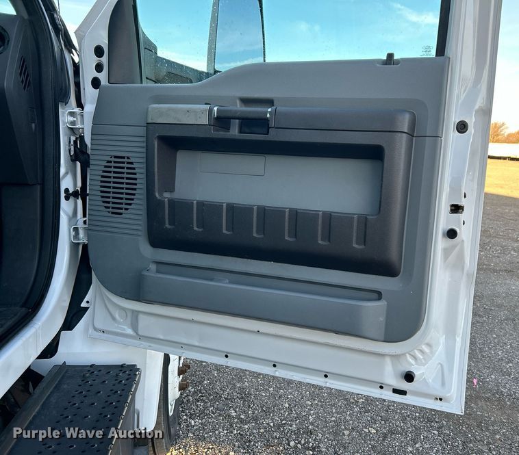 image for item KH9691 2016 Ford F650  box truck