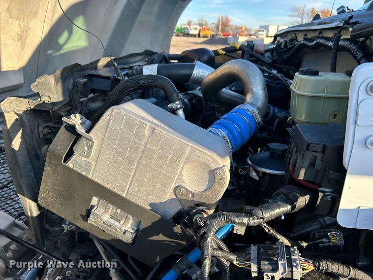 image for item KH9691 2016 Ford F650  box truck