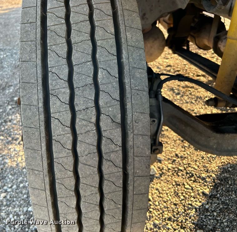 image for item KH9691 2016 Ford F650  box truck