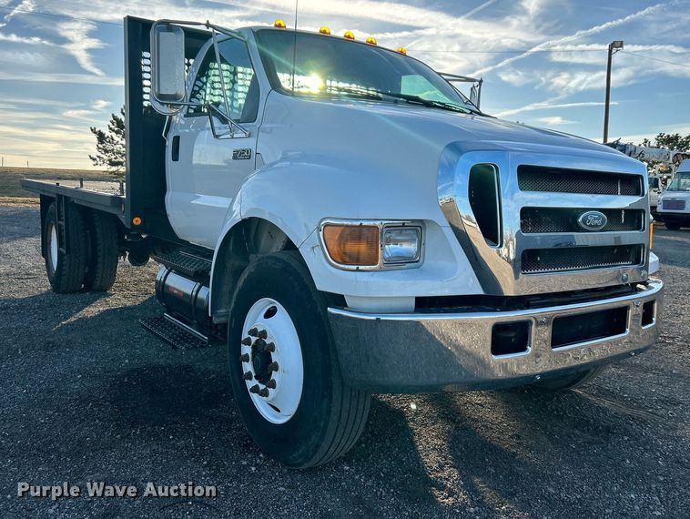 image for item KH9692 2006 Ford F750  flatbed truck